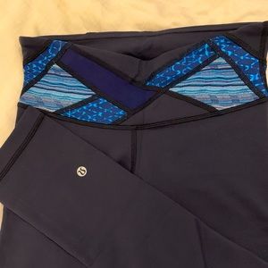 Lululemon Wunder Under Crops, Navy, size 4